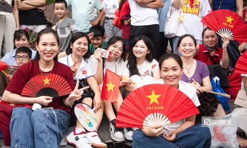 Tặng 100.000 đồng/người cho toàn dân ăn Tết Độc lập