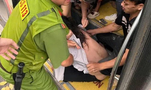 Kịp thời ngăn chặn người phụ nữ nghi trộm cắp trên xe buýt