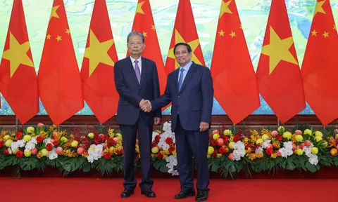 Thủ tướng Phạm Minh Chính hội kiến Ủy viên trưởng Nhân đại Toàn quốc Trung Quốc