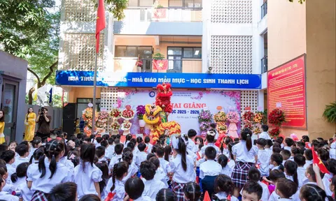 Trường Tiểu học Chu Văn An A (Hà Nội) khai giảng năm học mới: Viết tiếp truyền thống trong mùa thu lịch sử
