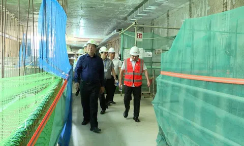 Bộ trưởng Bộ Xây dựng kiểm tra ga ngầm tuyến metro Nhổn – ga Hà Nội, yêu cầu đẩy nhanh tiến độ