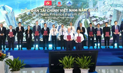 Định vị trung tâm tài chính quốc tế: TPHCM là 'đầu tàu thanh khoản', Đà Nẵng là 'cánh tay nối dài'