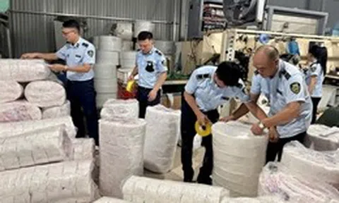 Triệt phá cơ sở sản xuất, kinh doanh bỉm trẻ em và băng vệ sinh giả mạo