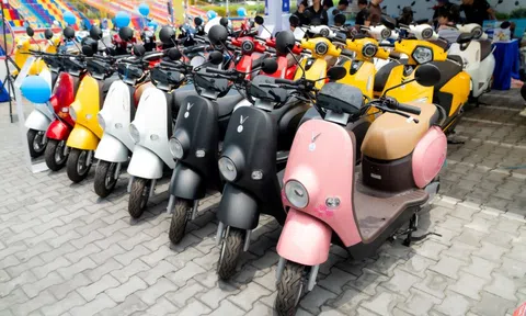 Không còn chuộng xe xăng, nhiều gia đình ưu tiên chọn xe máy điện VinFast Motio cho con dịp tựu trường