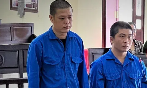 Cướp giật dây chuyền vàng 4 lượng khiến nạn nhân thương tật 74%, 2 bị cáo hầu tòa