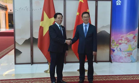 Phó Thủ tướng Mai Văn Chính hội kiến Phó Chủ tịch nước Trung Quốc Hàn Chính