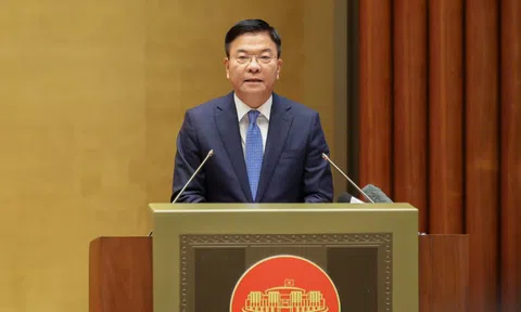 Phó Thủ tướng Lê Thành Long nêu rõ các khoản kinh phí cho chính sách khám sức khỏe định kỳ, miễn viện phí, phụ cấp y tế