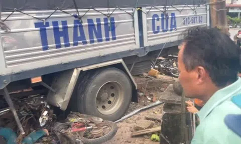 Xe tải tông vào chợ chuối, 12 người thương vong: Lời khai của tài xế
