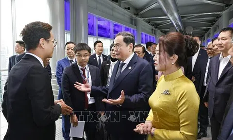 Chủ tịch Quốc hội Trần Thanh Mẫn thăm, làm việc với lãnh đạo Tập đoàn Dầu khí Quốc gia Malaysia