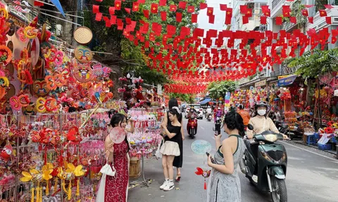 Hàng Mã rực rỡ Trung thu sớm, biến 300m phố thành "lễ hội thu nhỏ"