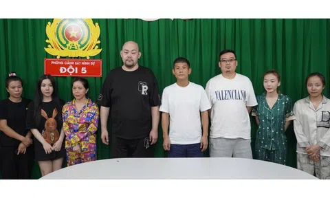 Khởi tố chủ nhà hàng chuyên tuyển tiếp viên nữ có ngoại hình đẹp, sẵn sàng chiều khách "tới bến"