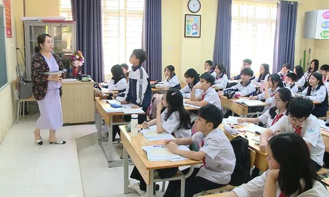 Lạm thu núp bóng 'quỹ trường, quỹ lớp': Phụ huynh bức xúc, cần siết chặt giám sát
