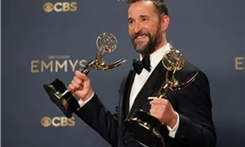 'The Pitt' và 'The Studio' giành nhiều giải thưởng nhất tại Lễ trao giải Emmy