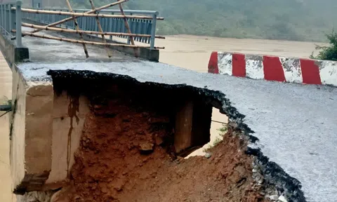 Kiên quyết cấm phương tiện đi qua đoạn đường nguy cơ sạt lở cao