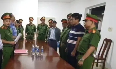 Bắt tạm giam 2 trưởng khoa trong vụ máy tán sỏi hỏng vẫn chữa bệnh, thu tiền