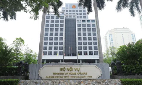Khẩn trương rà soát việc bố trí, sử dụng cán bộ, công chức cấp xã và biên chế cả nước