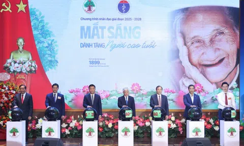 Phát động Tháng hành động vì người cao tuổi và chương trình "Mắt sáng cho người cao tuổi"