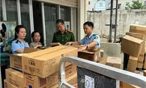 Hà Nội phát hiện nhiều vụ kinh doanh thực phẩm, bánh kẹo không rõ nguồn gốc