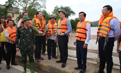 Phó Thủ tướng Mai Văn Chính kiểm tra công tác phòng, chống mưa lũ tại xã Chiêm Hóa, Tuyên Quang