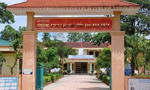 Vụ 40 học sinh ngộ độc sau bữa sáng: Thông tin bất ngờ về nữ hiệu phó