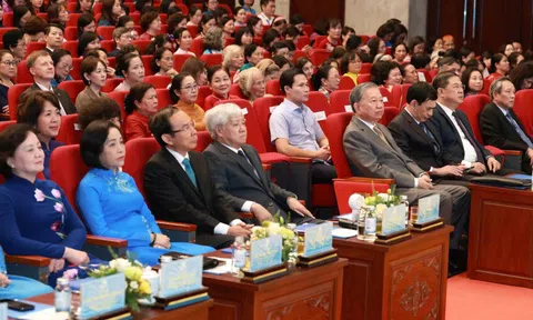 Trung ương Hội Liên hiệp Phụ nữ Việt Nam đón nhận Huân chương Lao động hạng Nhất