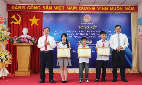 Trao giải 'Sáng kiến bảo đảm trật tự trường học về phòng ngừa bạo lực học đường'