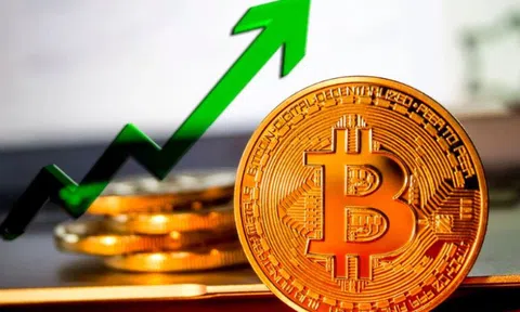 Bitcoin tăng dựng đứng, vượt mốc 123.000 USD/BTC