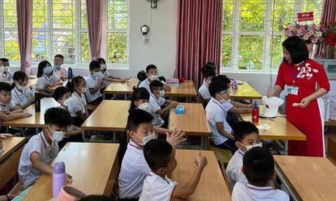 Chế độ giảm định mức tiết dạy đối với giáo viên kiêm nhiệm công tác giáo vụ theo quy định mới nhất