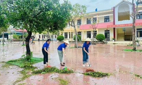 Hà Tĩnh: Nhanh chóng dọn dẹp trường lớp, ổn định nền nếp học tập sau bão số 10
