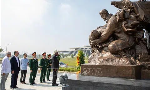 Chủ tịch Quốc hội Cuba thăm Bảo tàng Lịch sử Quân sự Việt Nam