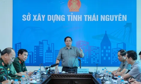 Thủ tướng: Dứt khoát không để người dân vùng lũ thiếu ăn, thiếu mặc