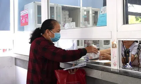 Trường hợp dừng đóng BHYT nhưng vẫn được chi trả 100% chi phí khám chữa bệnh, ai cũng nên biết