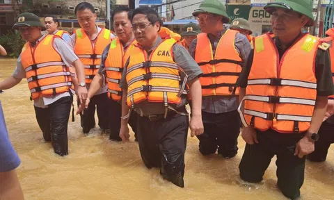 Thủ tướng Phạm Minh Chính tới Thái Nguyên thăm hỏi người dân, chỉ đạo khắc phục hậu quả mưa lũ