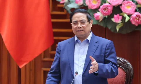 Thủ tướng chủ trì họp Thường trực Chính phủ: Triển khai ngay nhiều giải pháp cấp bách khắc phục hậu quả bão lũ