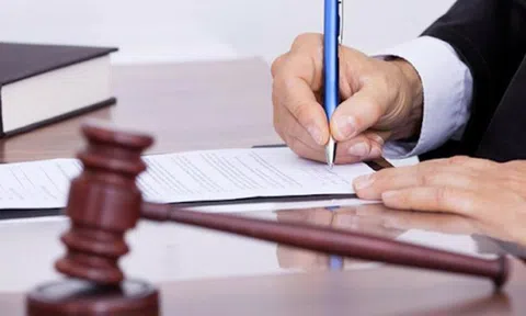 Cổ phiếu LBE 'bất động', Thương mại và Dịch vụ LVA nhận loạt án phạt từ UBCKNN