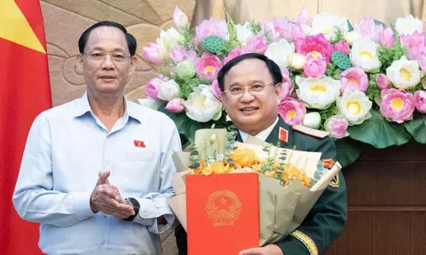 Thiếu tướng Trần Đức Thuận làm Phó Chủ nhiệm Ủy ban Quốc phòng, An ninh và Đối ngoại