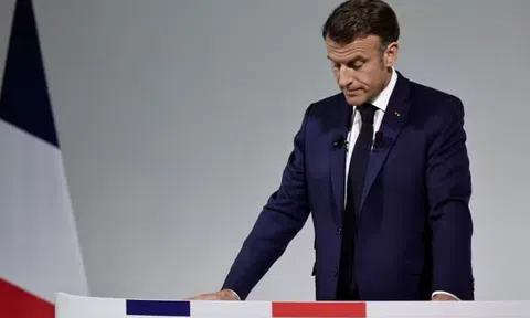 Quyết định bất ngờ của ông Macron khiến phe đối lập nổi giận
