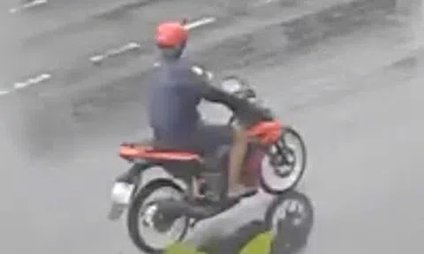 Sợ vợ la mắng do ăn chơi với bạn bè hết tiền lương, 9X đi cướp điện thoại