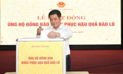 Bộ Công Thương quyên góp gần 1 tỷ đồng ủng hộ đồng bào khắc phục hậu quả bão lũ