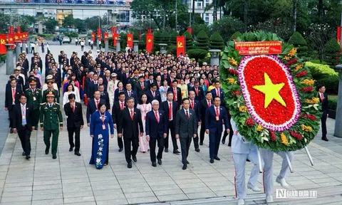 Đoàn đại biểu Đảng bộ Tp.HCM dâng hương tưởng nhớ Anh hùng liệt sĩ
