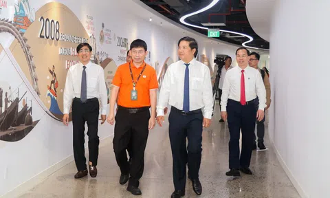 Bí thư Đà Nẵng khẳng định đồng hành cùng doanh nghiệp trẻ và công nghiệp bán dẫn