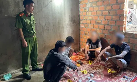 4 thanh niên đang ngủ, mở mắt dậy thấy công an đợi sẵn