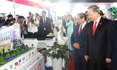 Tổng Bí thư Tô Lâm tham quan Triển lãm Thành tựu Báo chí - Xuất bản