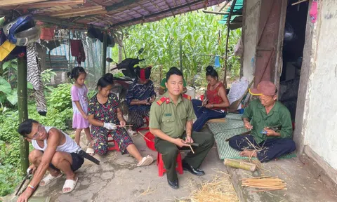 Thượng sĩ trẻ và ‘xóm chạy thận’: Gói ghém hy vọng trong từng bó đũa tre