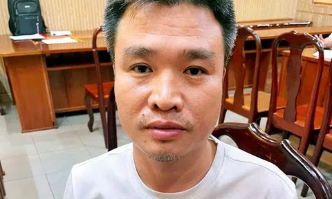 Bắt nhóm thay khóa dây chuyền "phù phép" vàng thật thành giả