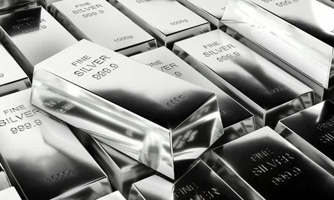 THỊ TRƯỜNG HÀNG HÓA: Giá bạc vượt đỉnh thời đại