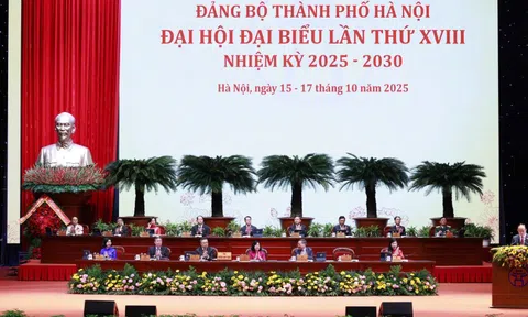 Chùm ảnh: Khai mạc Đại hội đại biểu Đảng bộ TP. Hà Nội lần thứ XVIII, nhiệm kỳ 2025-2030