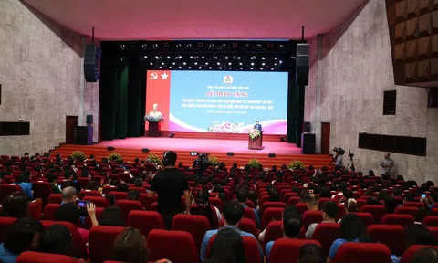 Phát biểu của Phó Thủ tướng Thường trực Chính phủ Nguyễn Hòa Bình tại Lễ trao giải thưởng "Nữ đoàn viên Công đoàn năng động, sáng tạo, trách nhiệm"