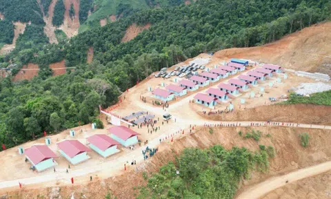 Háng Pu Xi hồi sinh sau lũ dữ - Niềm tin không thể cuốn trôi