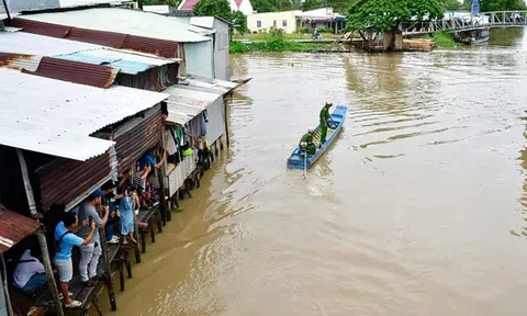 Tìm thấy thi thể bé trai 4 tháng tuổi rơi xuống kênh ở An Giang